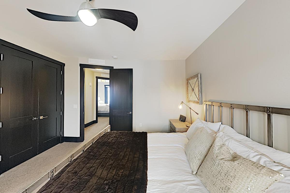 Popular attractions Area Nearby Property